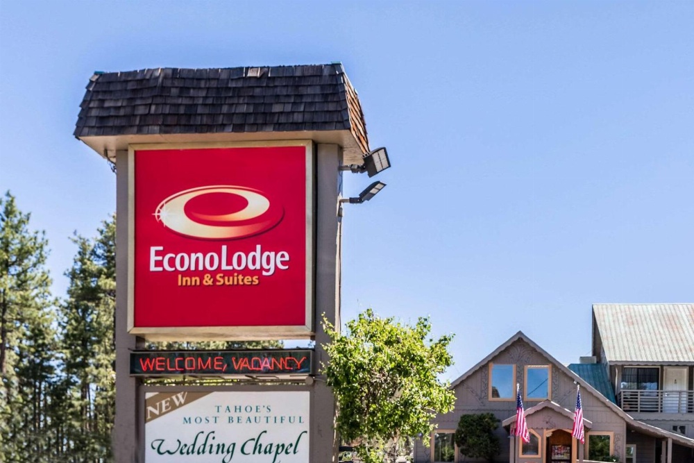 Econo Lodge Inn & Suites Main image