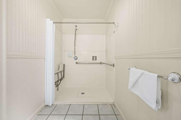 Econo Lodge Inn & Suites image 14