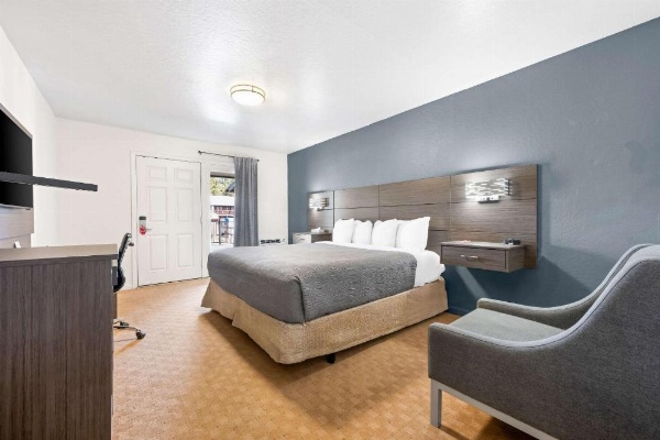 Econo Lodge Inn & Suites image 21