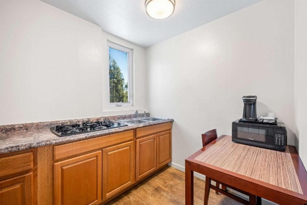 Econo Lodge Inn & Suites image 22