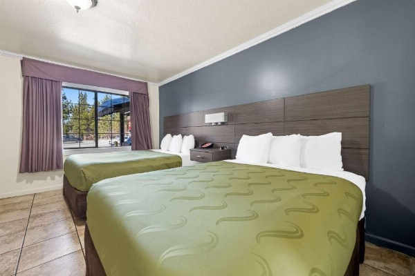 Econo Lodge Inn & Suites image 26