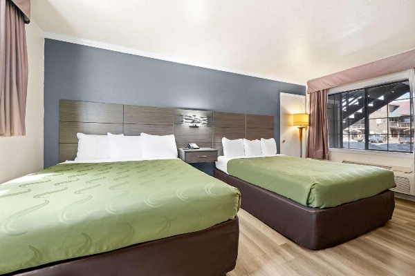 Econo Lodge Inn & Suites image 6